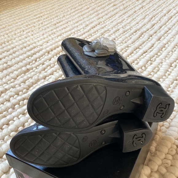 Chanel Glitter Camellia Rainboots - Picture 7 of 7